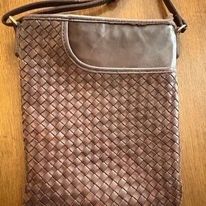 Margot New York. Elegant Brown Woven Leather Messenger Bag